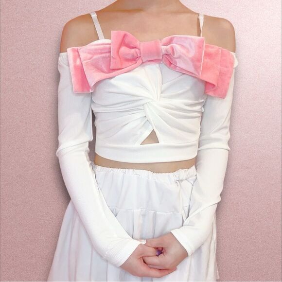 Chic Chinese Y2K Long Sleeved Crop Top with Giant Bow Size Small - Picture 2 of 4